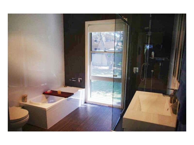 21 Pacific Parade, Old Bar NSW 2430