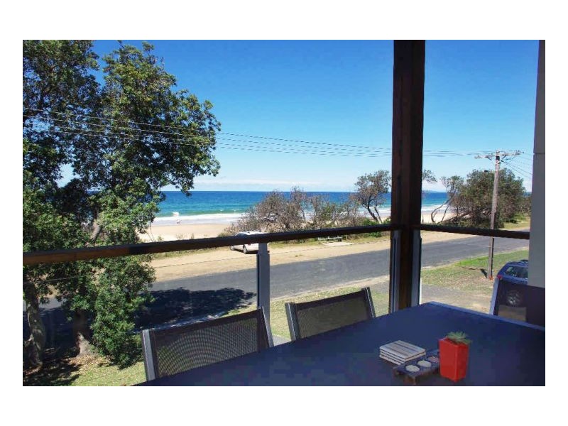 21 Pacific Parade, Old Bar NSW 2430