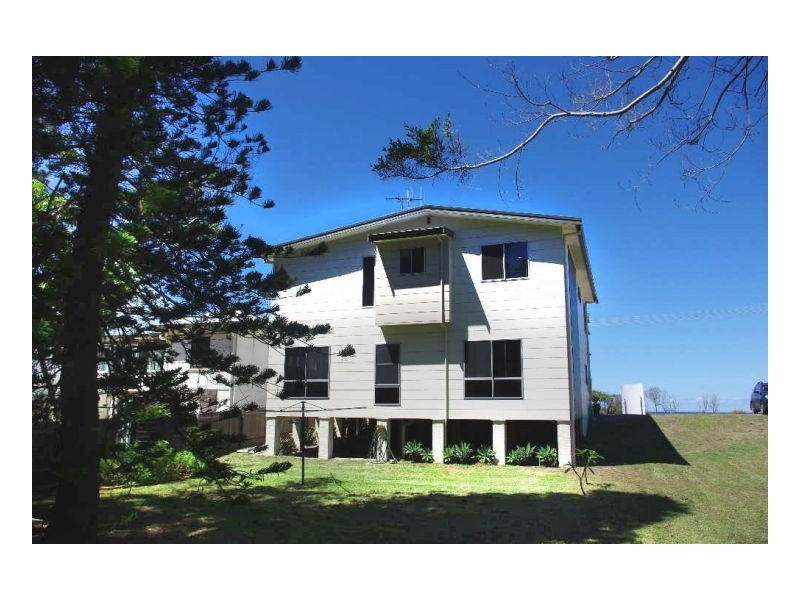 21 Pacific Parade, Old Bar NSW 2430