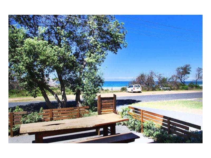 21 Pacific Parade, Old Bar NSW 2430