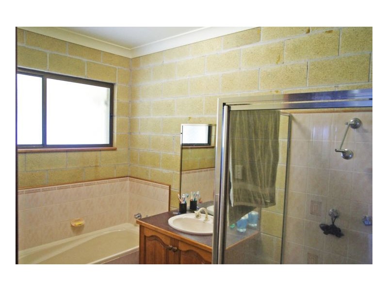 70 Wyden Street, Old Bar NSW 2430