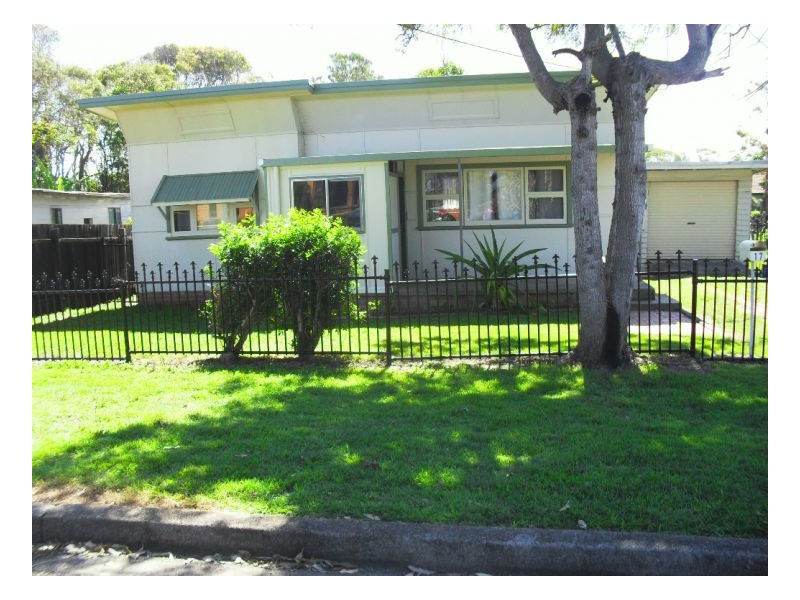 17 Hall, Old Bar NSW 2430