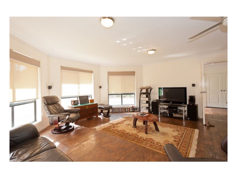 11 Rainforest Drive, Mitchells Island NSW 2430