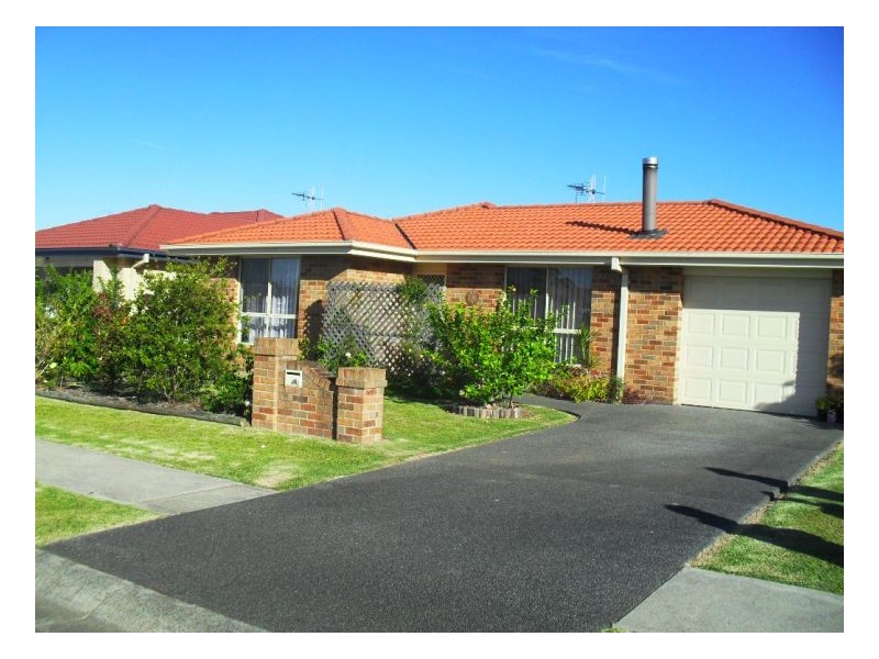 18 Albatross Way, Old Bar NSW 2430