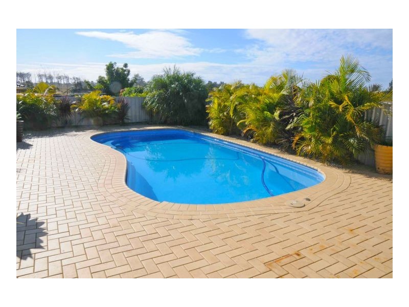 19 Bluehaven Drive, Old Bar NSW 2430