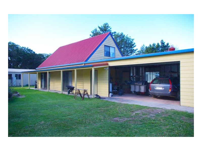 201 Beach Road, Mitchells Island NSW 2430