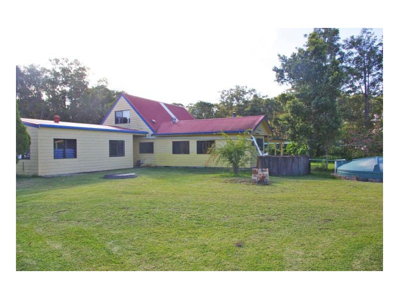 201 Beach Road, Mitchells Island NSW 2430