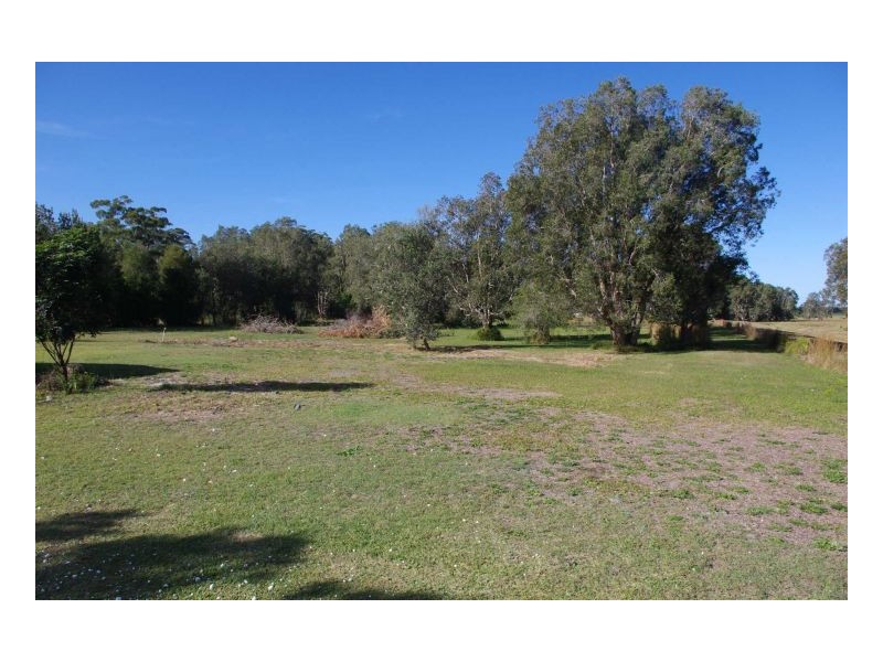 201 Beach Road, Mitchells Island NSW 2430