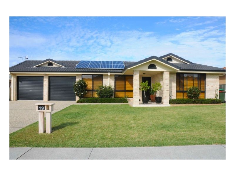 19 Bluehaven Drive, Old Bar NSW 2430