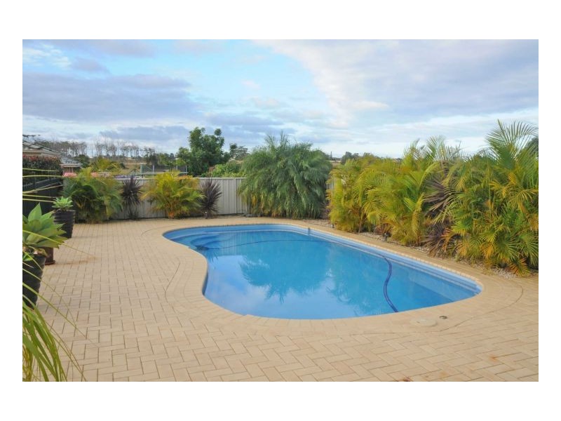19 Bluehaven Drive, Old Bar NSW 2430
