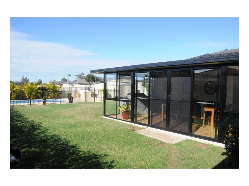 19 Bluehaven Drive, Old Bar NSW 2430