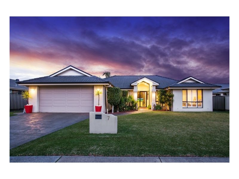 7 Bluehaven Drive, Old Bar NSW 2430