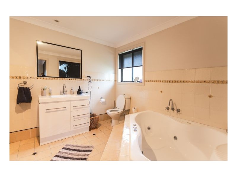 7 Bluehaven Drive, Old Bar NSW 2430