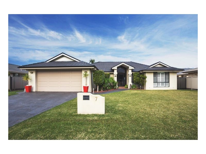 7 Bluehaven Drive, Old Bar NSW 2430