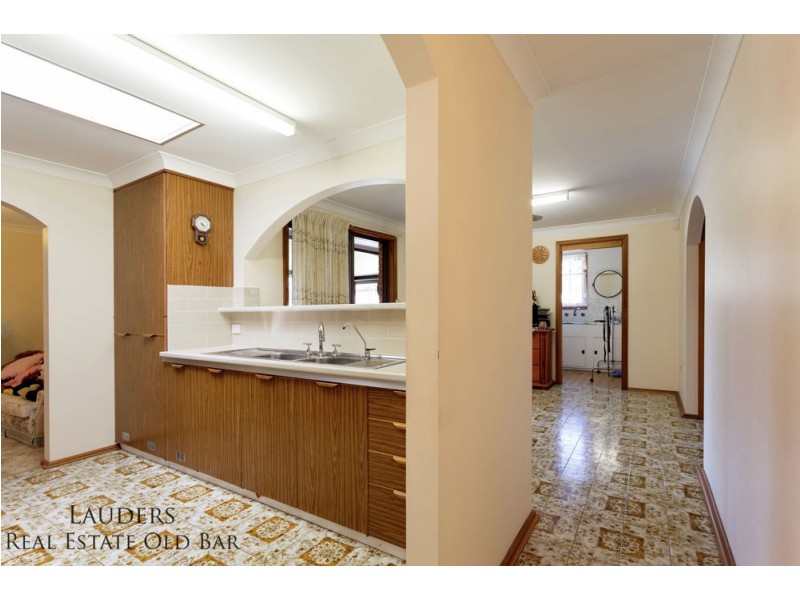 4 Joel Drive, Old Bar NSW 2430