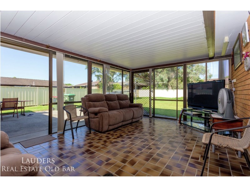 4 Joel Drive, Old Bar NSW 2430