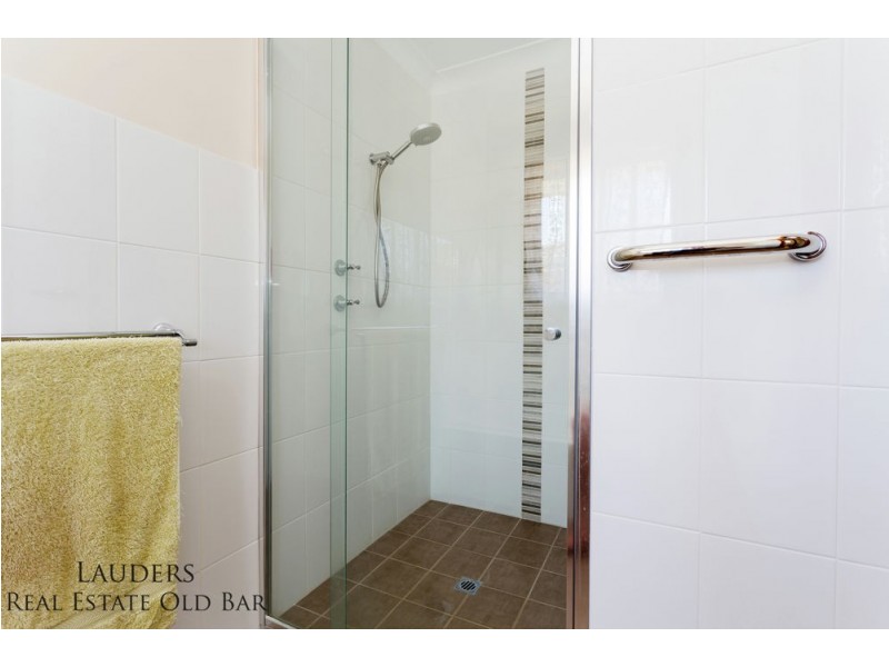 4 Joel Drive, Old Bar NSW 2430