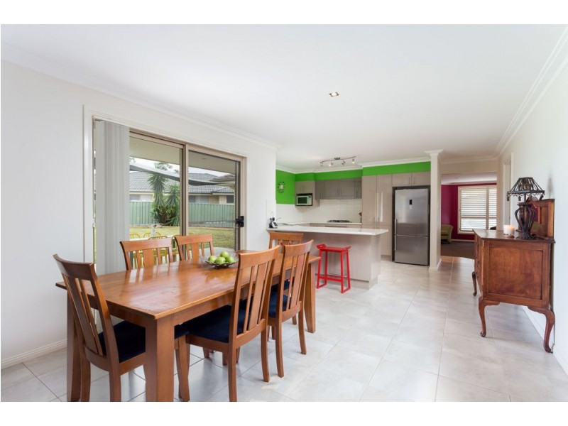 5 Eagle Close, Old Bar NSW 2430