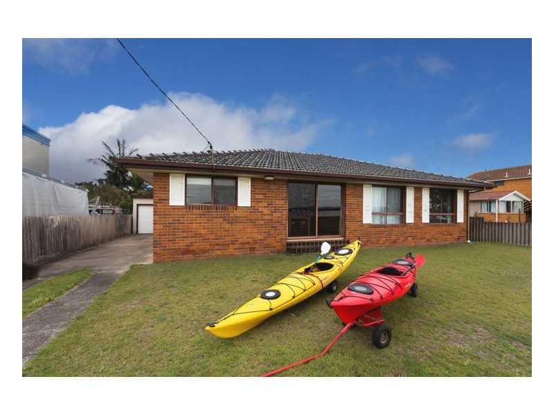 17 Main Road, Manning Point NSW 2430