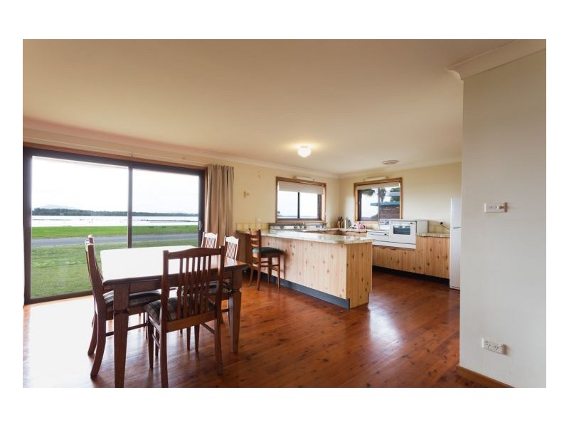 17 Main Road, Manning Point NSW 2430