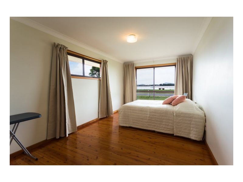 17 Main Road, Manning Point NSW 2430