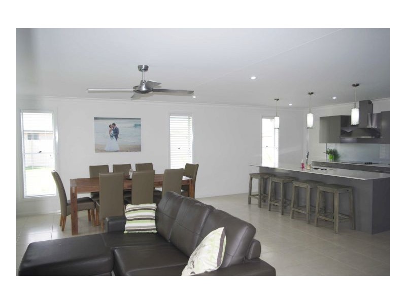 32 Bluehaven Drive, Old Bar NSW 2430