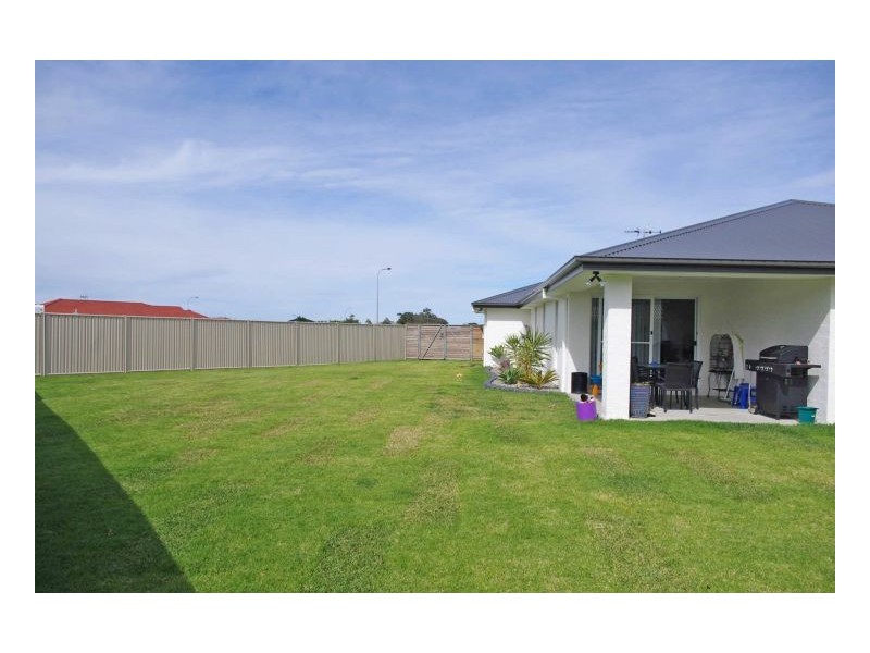 32 Bluehaven Drive, Old Bar NSW 2430