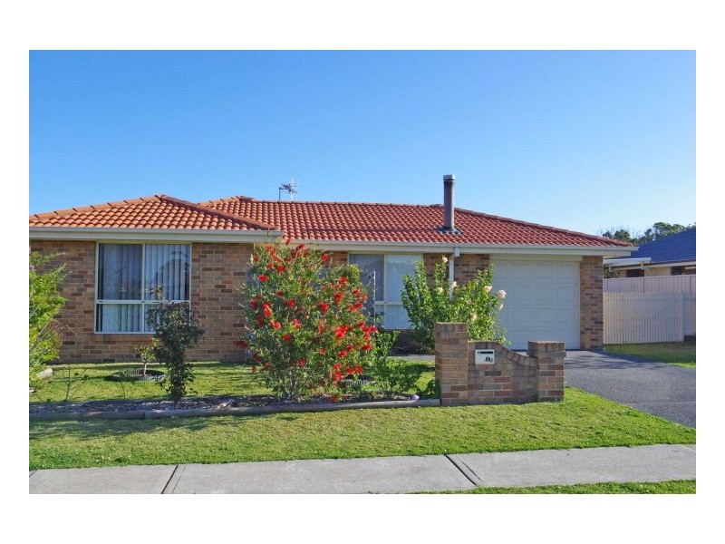 18 Albatross Way, Old Bar NSW 2430