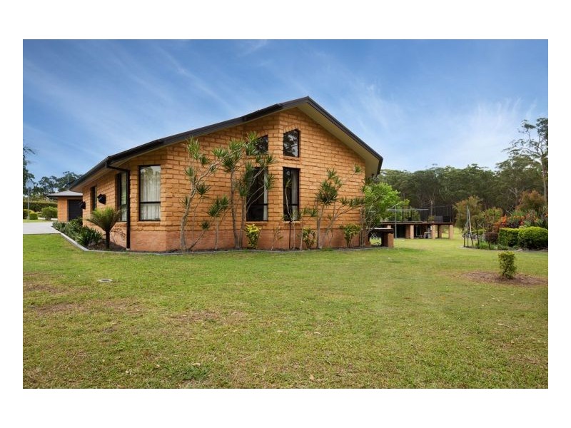 1 Windamere Place, Old Bar NSW 2430