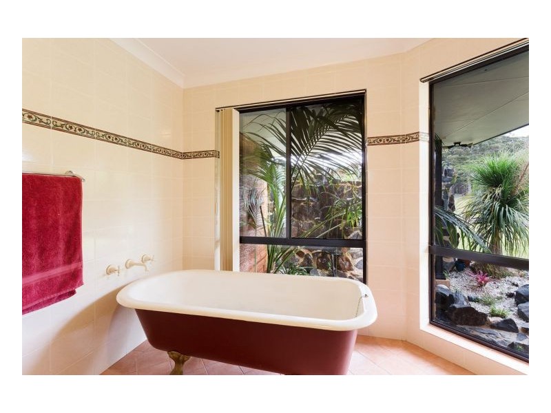 1 Windamere Place, Old Bar NSW 2430