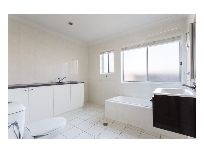 1,3/38 Lewis Street, Old Bar NSW 2430