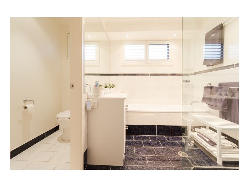 6 Spinnaker Cove, Wallabi Point NSW 2430