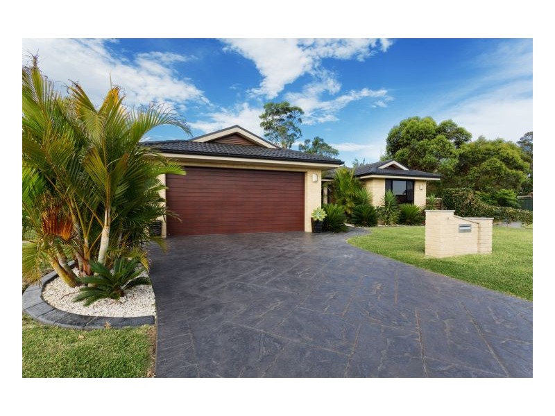 11 Ivy Crescent, Old Bar NSW 2430