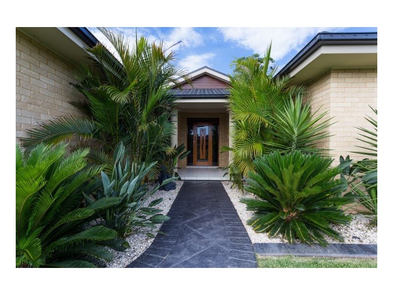 11 Ivy Crescent, Old Bar NSW 2430