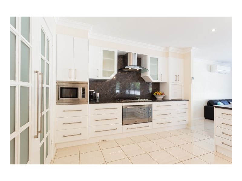11 Ivy Crescent, Old Bar NSW 2430