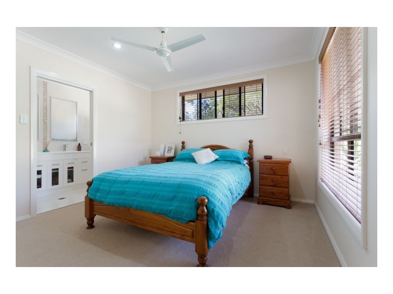 11 Ivy Crescent, Old Bar NSW 2430