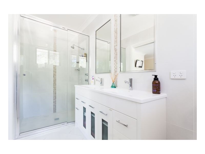 11 Ivy Crescent, Old Bar NSW 2430