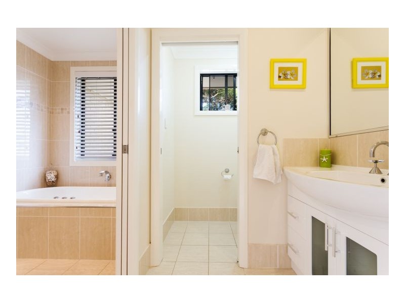 11 Ivy Crescent, Old Bar NSW 2430