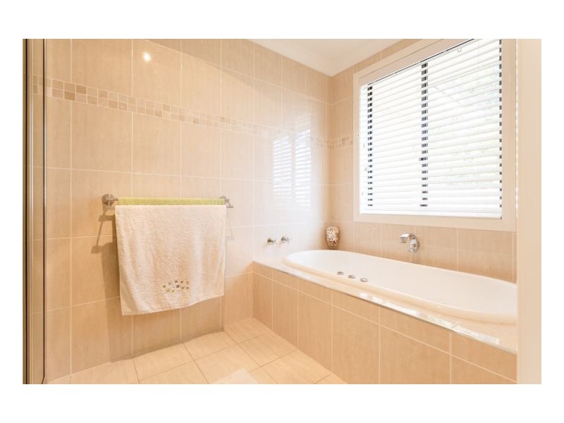 11 Ivy Crescent, Old Bar NSW 2430