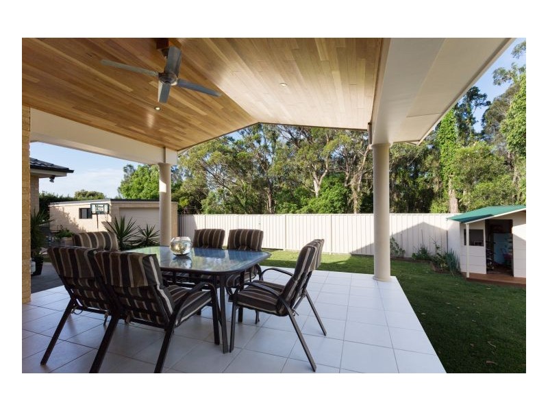 11 Ivy Crescent, Old Bar NSW 2430