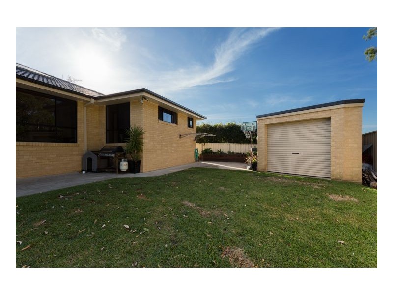 11 Ivy Crescent, Old Bar NSW 2430