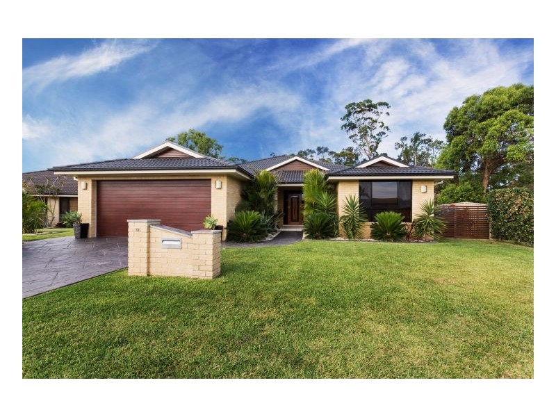 11 Ivy Crescent, Old Bar NSW 2430