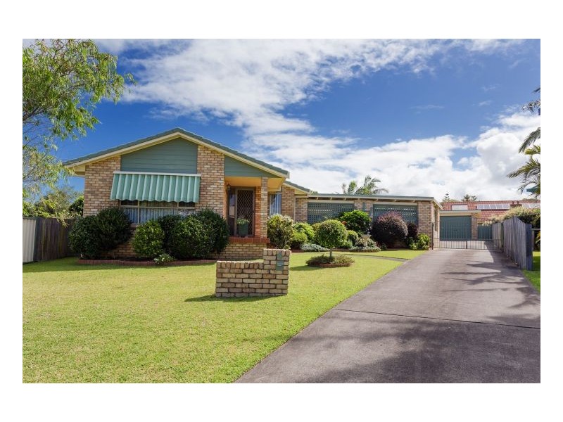4 Midgen Close, Old Bar NSW 2430
