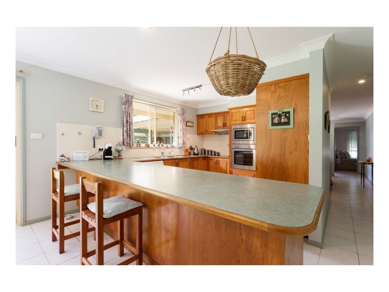 4 Midgen Close, Old Bar NSW 2430