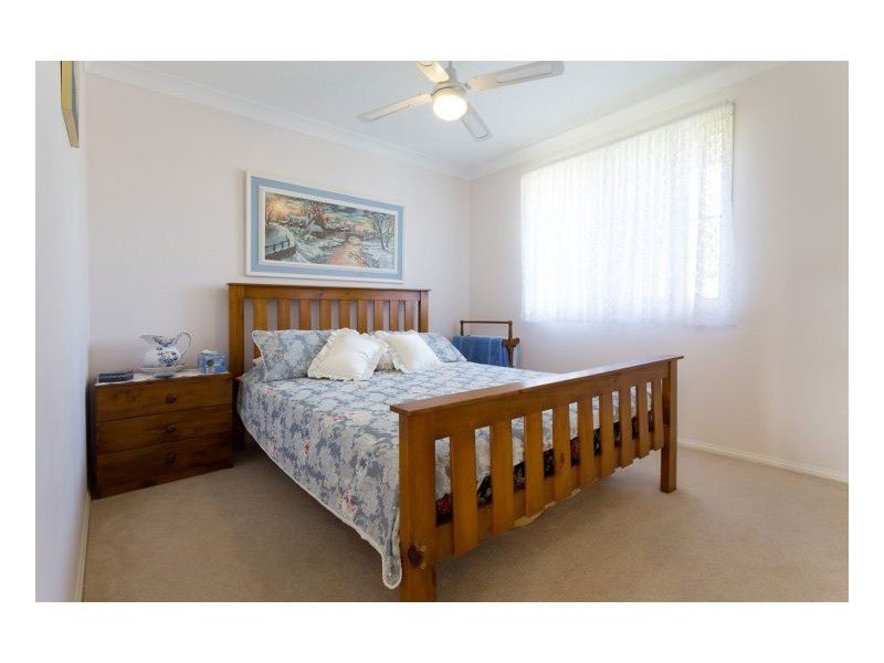 4 Midgen Close, Old Bar NSW 2430