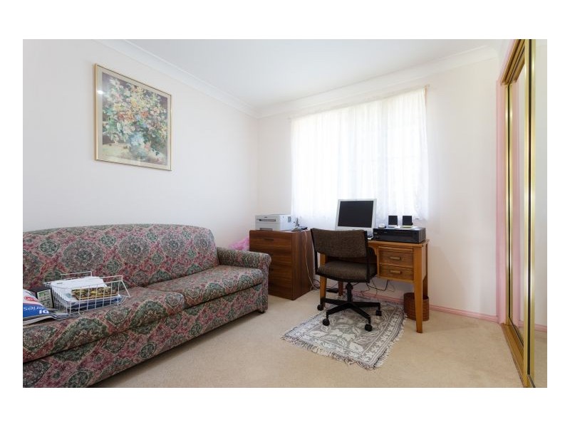 4 Midgen Close, Old Bar NSW 2430