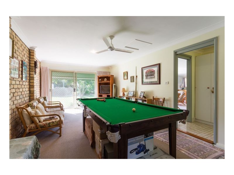 4 Midgen Close, Old Bar NSW 2430