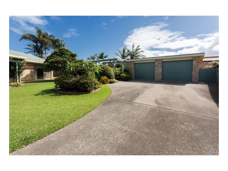 4 Midgen Close, Old Bar NSW 2430