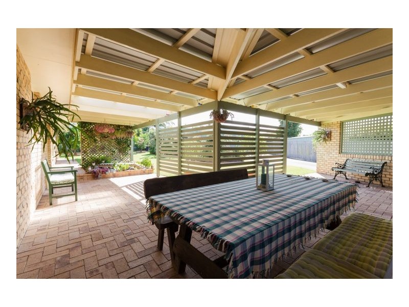 4 Midgen Close, Old Bar NSW 2430