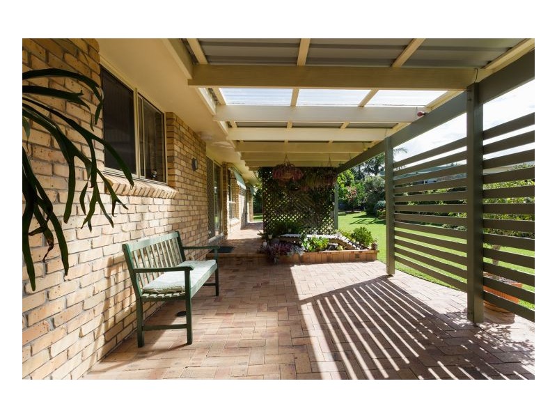 4 Midgen Close, Old Bar NSW 2430